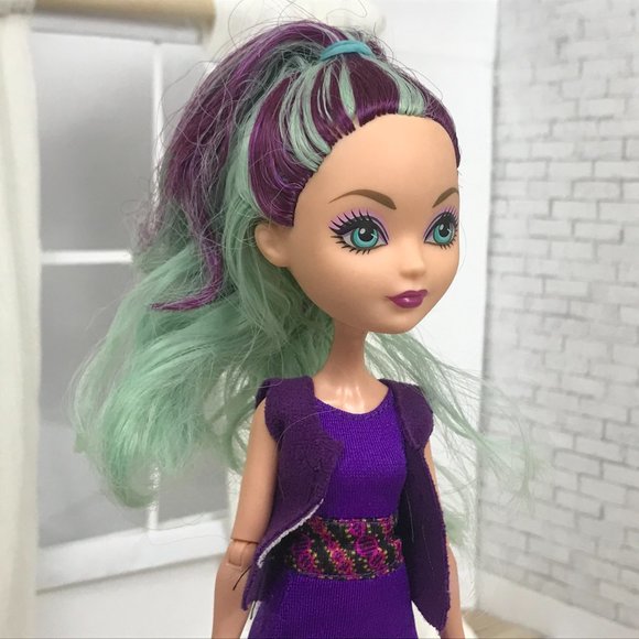 Madeline Hatter doll wearing purple dress - Picture 2 of 5